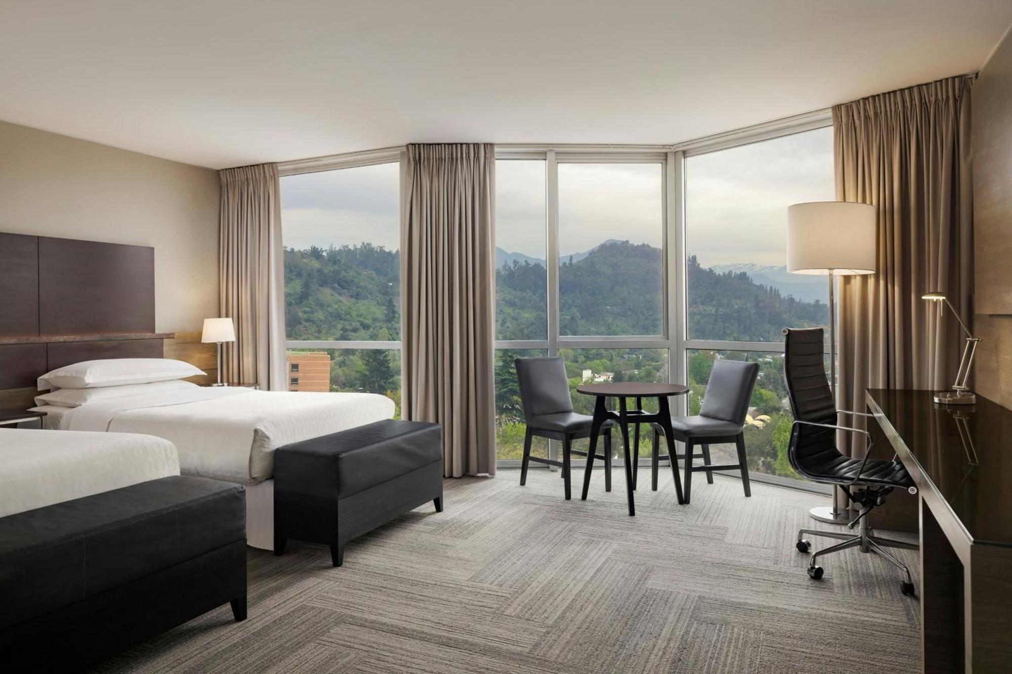 Sheraton Santiago Hotel & Convention Center Екстер'єр фото A guest room at the Hilton Vancouver Airport